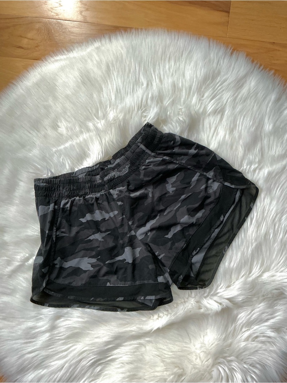 Athleta Black Printed Black Camo Mesh Racer Run Shorts 4” size Medium
